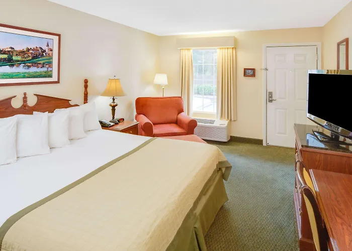 Baymont By Wyndham Ozark