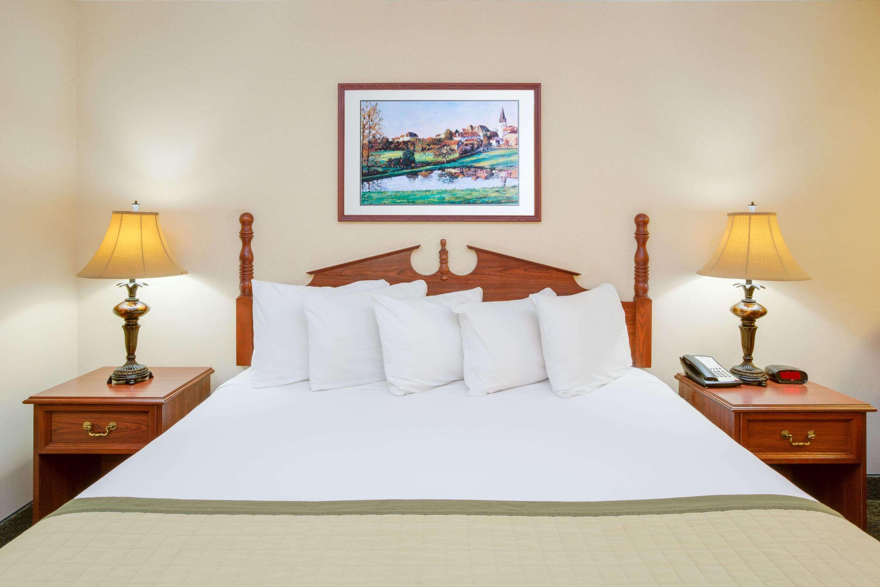 Baymont By Wyndham Motel 2*